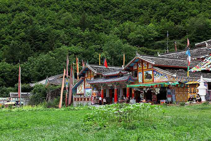 九寨沟的九个藏族村寨建筑——“何药九寨”